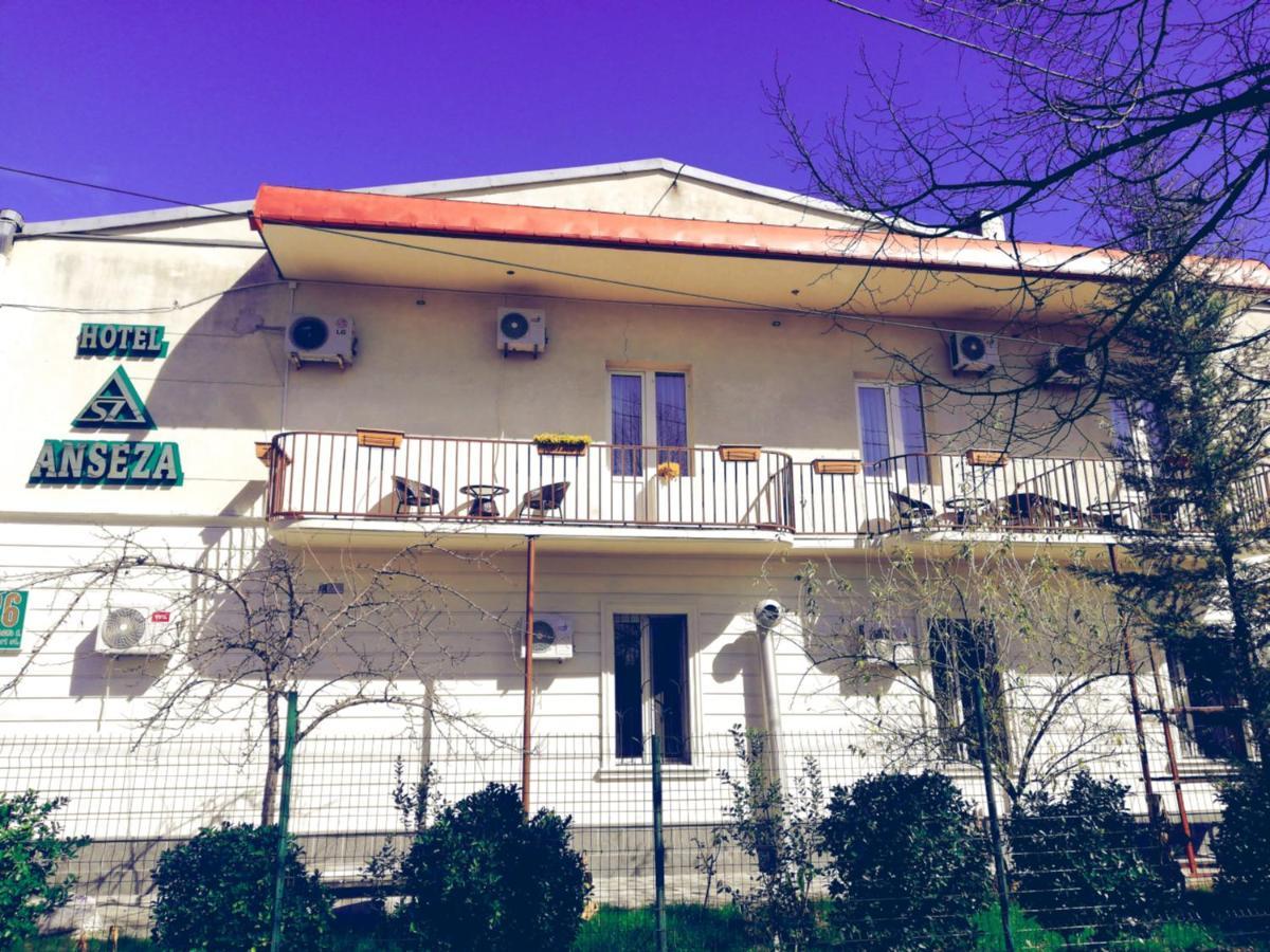 Hotel Anseza Kutaissi Exterior foto